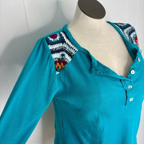 Sundance Henley Sweater Top Teal Blue Crochet Cuffs Boho Women’s Size Medium - Picture 2 of 8